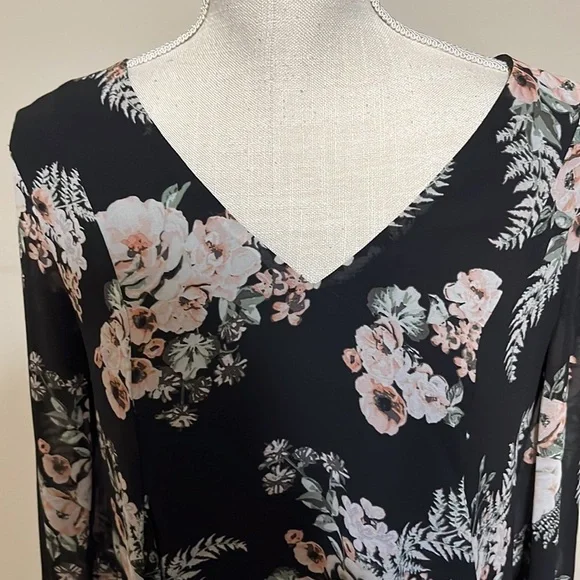 BCBG shift dress, black with pink florals, sz small - Picture 4 of 9